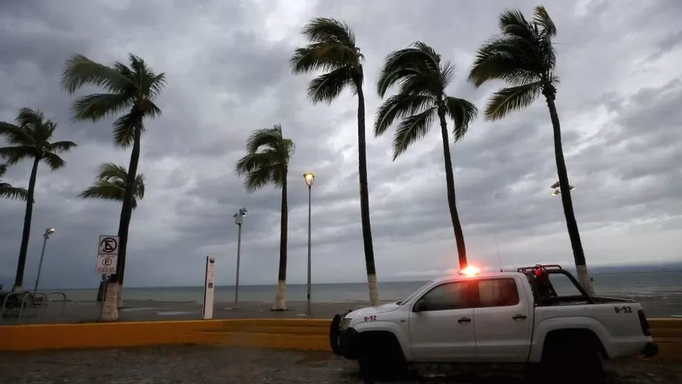 Extremely Dangerous Hurricane Lidia Hits Mexicos Pacific Coast Sol