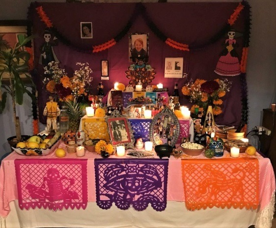 The Symbolism behind Day of the Dead Altars - Sol Mexico News